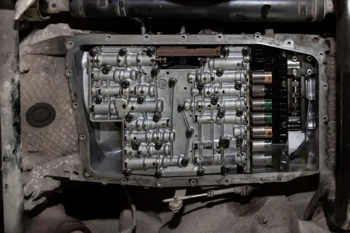 What Causes Transmission Slipping? The Expert's Definitive Answer 5 transmission slippingg